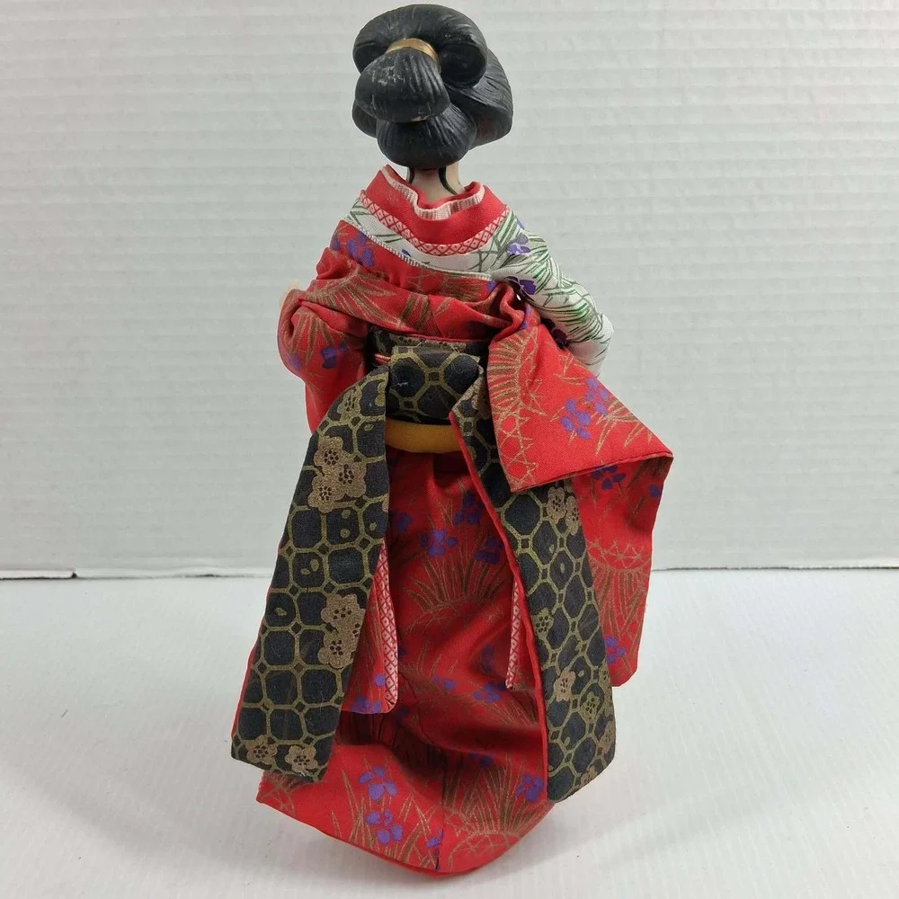 Japanese Geisha Doll Red Silk Floral Kimono Porcelain Face 9.5 Inch Decor